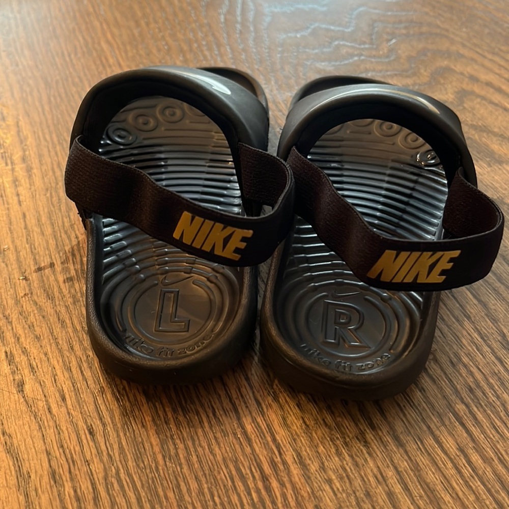 Nike Sandals - Picture 2 of 4